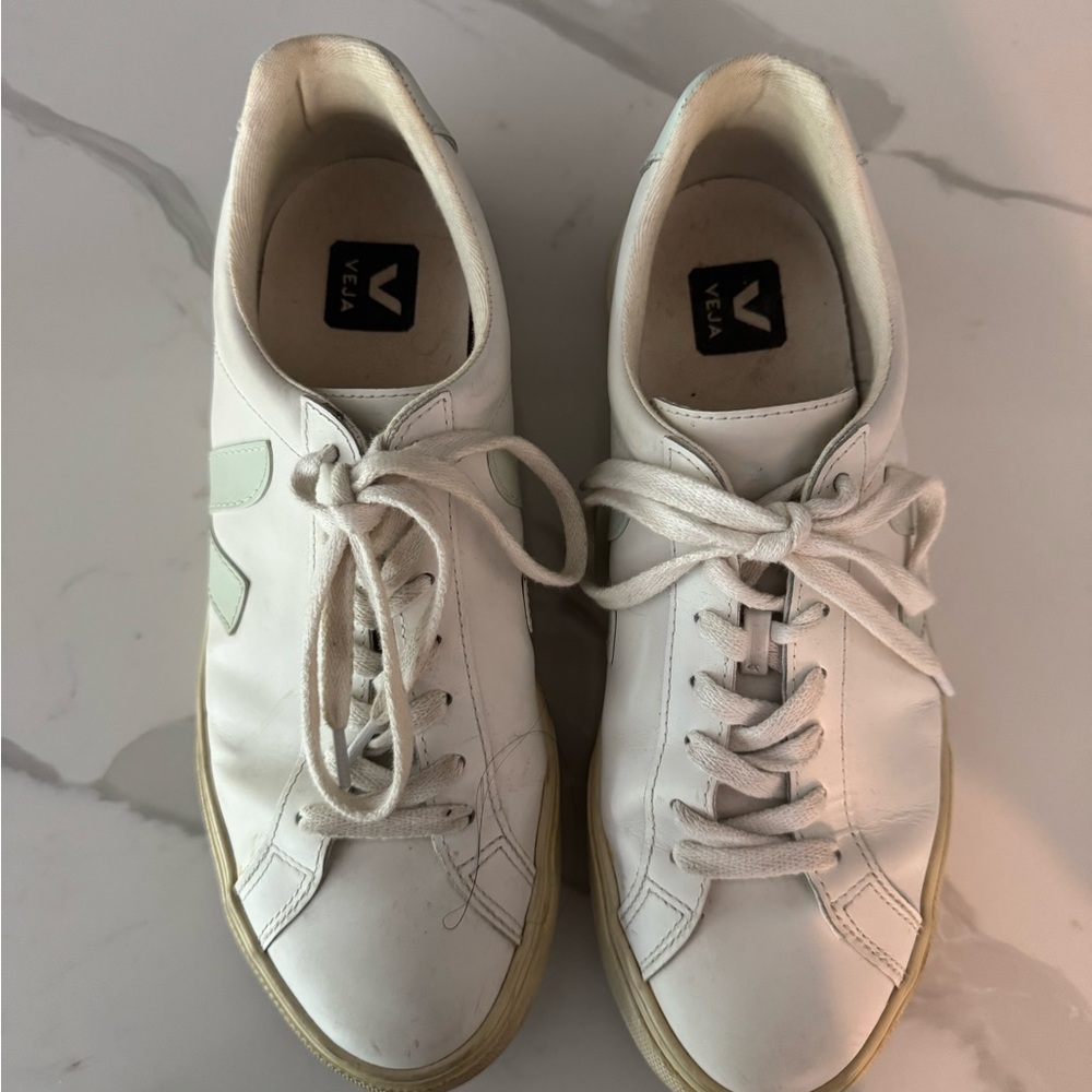 Veja Esplar Leather Low Top Sneakers View 2